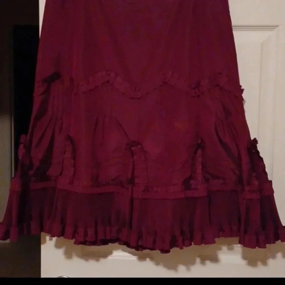 🌹Silky,  Burgundy color skirt from Banana Republic - Picture 4 of 12